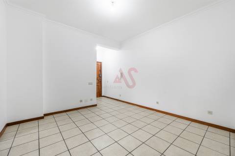 Apartamento T1 no Centro de Felgueiras com Arrecadação &#124; 4.º Andar com Elevador
