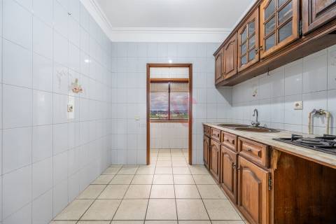 Apartamento T1 no Centro de Felgueiras com Arrecadação &#124; 4.º Andar com Elevador