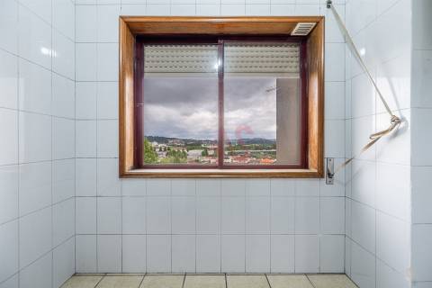 Apartamento T1 no Centro de Felgueiras com Arrecadação &#124; 4.º Andar com Elevador