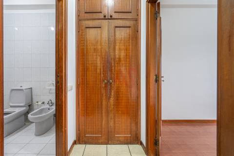 Apartamento T1 no Centro de Felgueiras com Arrecadação &#124; 4.º Andar com Elevador