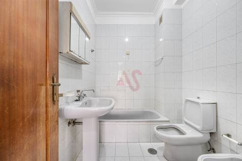 Apartamento T1 no Centro de Felgueiras com Arrecadação &#124; 4.º Andar com Elevador