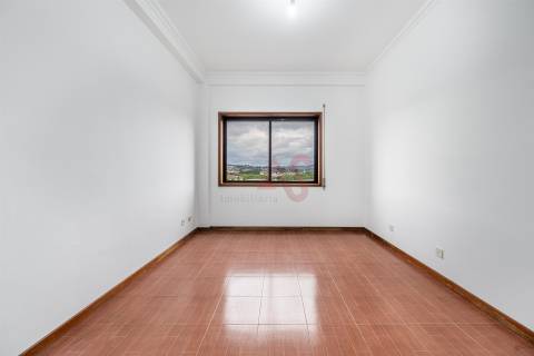 Apartamento T1 no Centro de Felgueiras com Arrecadação &#124; 4.º Andar com Elevador