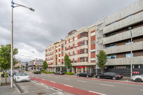 Apartamento T1 no Centro de Felgueiras com Arrecadação &#124; 4.º Andar com Elevador