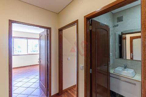 Apartamento T4 Duplex | Próximo das Faculdades | com 4 Quartos ( 1 Suite ),  A/C , Paranhos, Porto