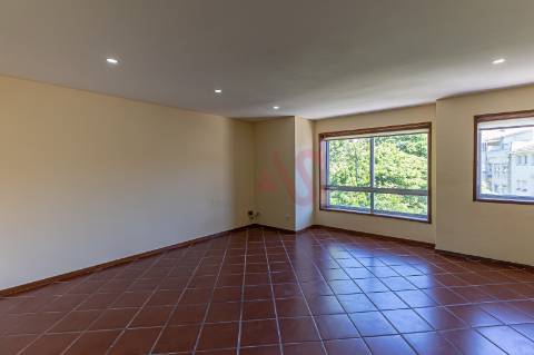 Apartamento T4 Duplex | Próximo das Faculdades | com 4 Quartos ( 1 Suite ),  A/C , Paranhos, Porto