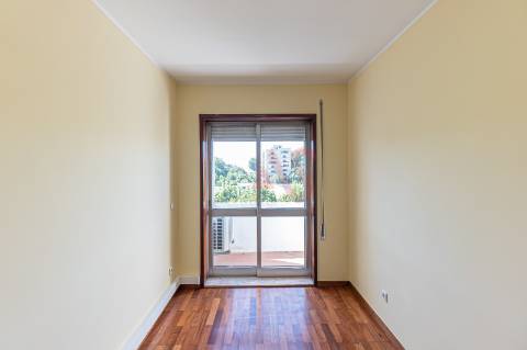 Apartamento T4 Duplex | Próximo das Faculdades | com 4 Quartos ( 1 Suite ),  A/C , Paranhos, Porto