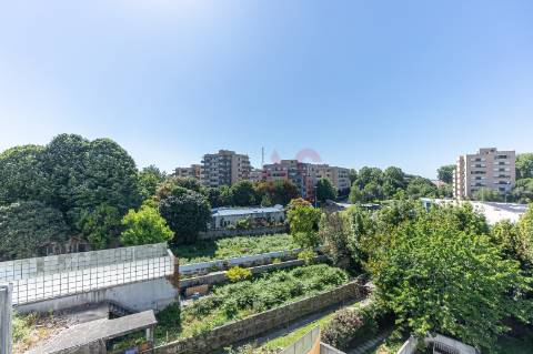 Apartamento T4 Duplex | Próximo das Faculdades | com 4 Quartos ( 1 Suite ),  A/C , Paranhos, Porto