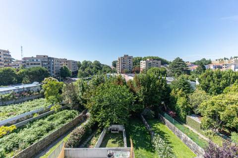 Apartamento T4 Duplex | Próximo das Faculdades | com 4 Quartos ( 1 Suite ),  A/C , Paranhos, Porto