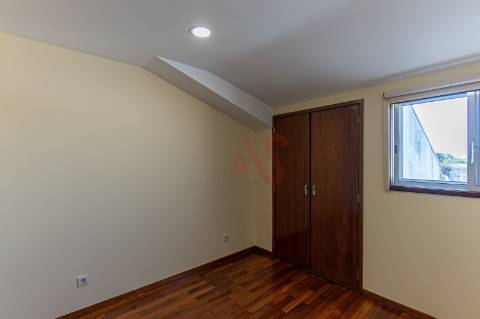 Apartamento T4 Duplex | Próximo das Faculdades | com 4 Quartos ( 1 Suite ),  A/C , Paranhos, Porto