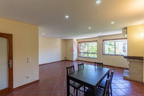 Apartamento T4 Duplex | Próximo das Faculdades | com 4 Quartos ( 1 Suite ),  A/C , Paranhos, Porto