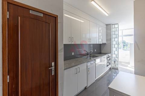 Apartamento T4 Duplex | Próximo das Faculdades | com 4 Quartos ( 1 Suite ),  A/C , Paranhos, Porto