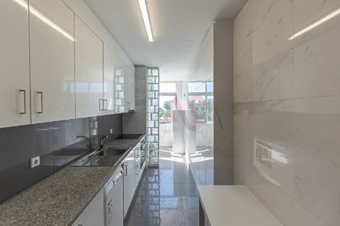 Apartamento T4 Duplex | Próximo das Faculdades | com 4 Quartos ( 1 Suite ),  A/C , Paranhos, Porto