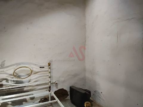 Moradia T3 Térrea para Restaurar em Santo Aleixo da Restauração – Moura