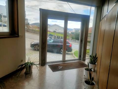 Armazém Industrial com 3.253 m² em Santa Eulália, Vizela