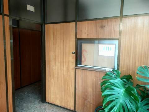 Armazém Industrial com 3.253 m² em Santa Eulália, Vizela