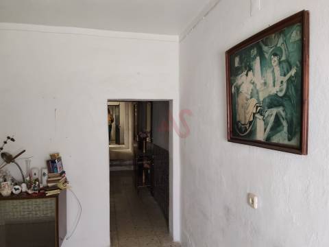 Moradia T2 Térrea para Restaurar na cidade de Moura