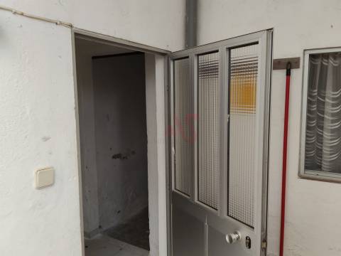 Moradia T2 Térrea para Restaurar na cidade de Moura