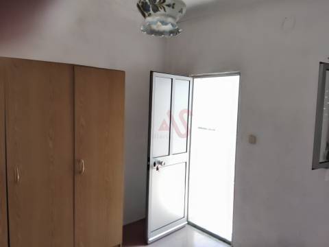 Moradia T2 Térrea para Restaurar na cidade de Moura