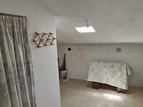 Moradia T2 Térrea para Restaurar na cidade de Moura