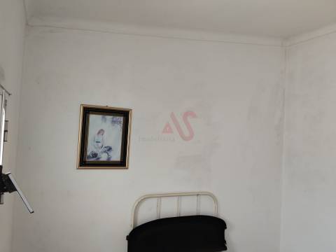 Moradia T2 Térrea para Restaurar na cidade de Moura