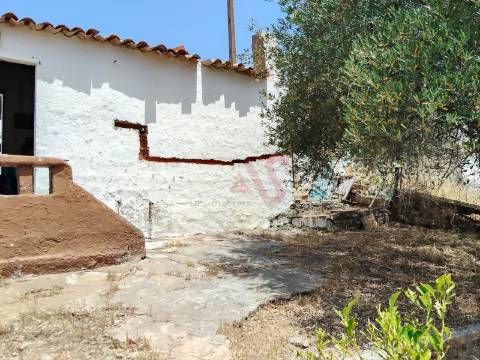 Moradia T1 Térrea para Restaurar em Santo Aleixo da Restauração – Moura