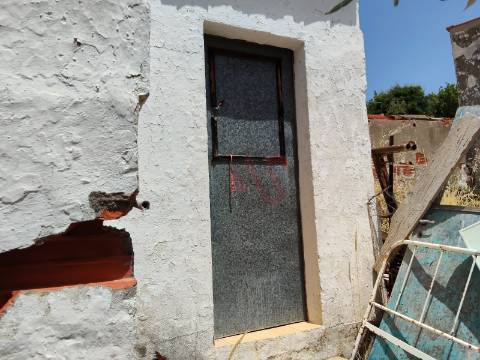 Moradia T1 Térrea para Restaurar em Santo Aleixo da Restauração – Moura