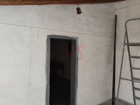 Moradia T1 Térrea para Restaurar em Santo Aleixo da Restauração – Moura