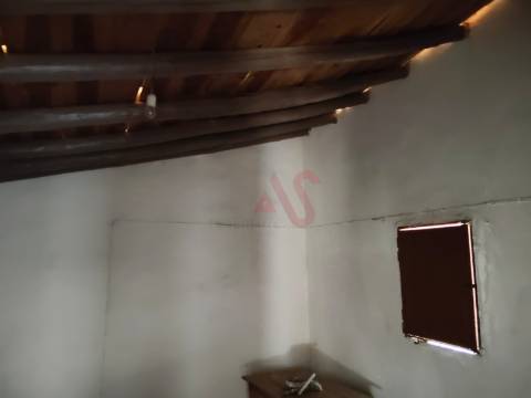 Moradia T1 Térrea para Restaurar em Santo Aleixo da Restauração – Moura