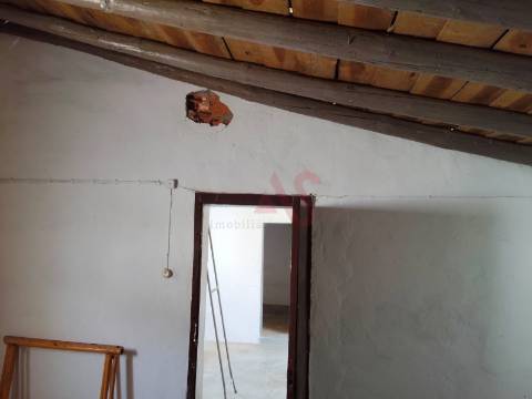 Moradia T1 Térrea para Restaurar em Santo Aleixo da Restauração – Moura