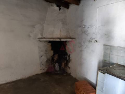 Moradia T1 Térrea para Restaurar em Santo Aleixo da Restauração – Moura