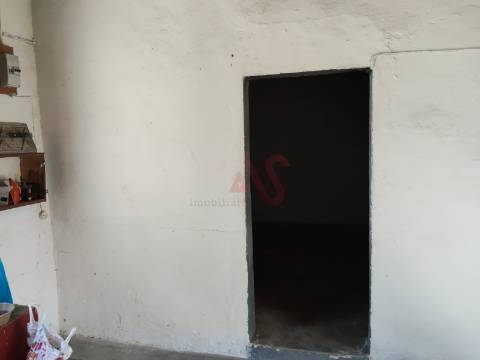 Moradia T1 Térrea para Restaurar em Santo Aleixo da Restauração – Moura