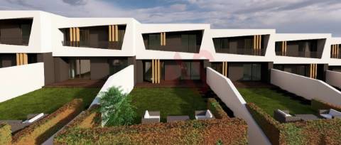 Moradia T3 de Gaveto em construção em Idães, Felgueiras