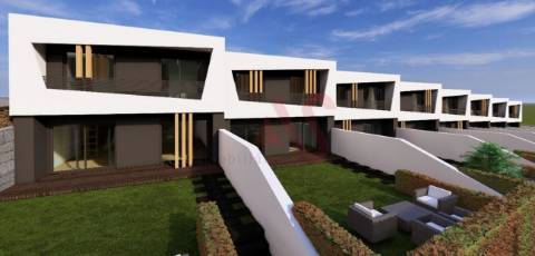 Moradia T3 de Gaveto em construção em Idães, Felgueiras