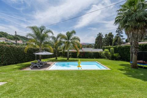 Moradia de Luxo T5+T1 com piscina no Coração de Vizela