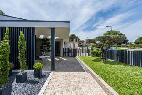 Moradia de Luxo T5+T1 com piscina no Coração de Vizela