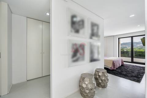 Moradia de Luxo T5+T1 com piscina no Coração de Vizela