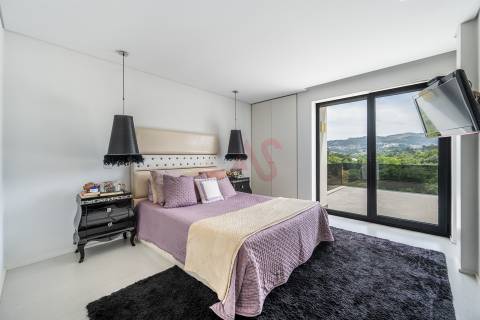 Moradia de Luxo T5+T1 com piscina no Coração de Vizela