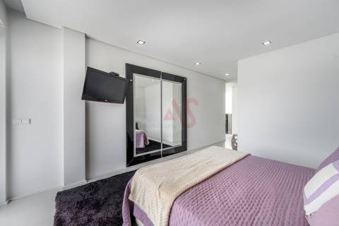 Moradia de Luxo T5+T1 com piscina no Coração de Vizela