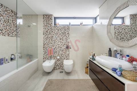 Moradia de Luxo T5+T1 com piscina no Coração de Vizela