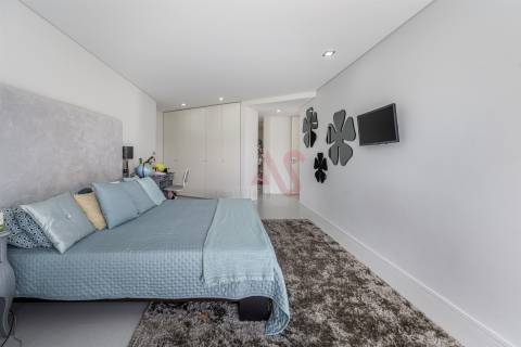 Moradia de Luxo T5+T1 com piscina no Coração de Vizela