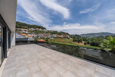 Moradia de Luxo T5+T1 com piscina no Coração de Vizela