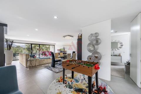 Moradia de Luxo T5+T1 com piscina no Coração de Vizela