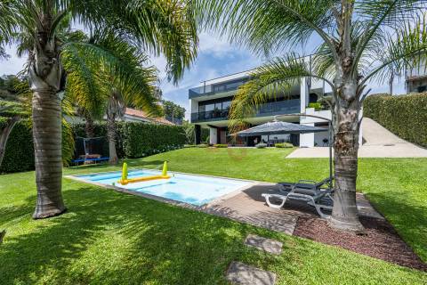 Moradia de Luxo T5+T1 com piscina no Coração de Vizela