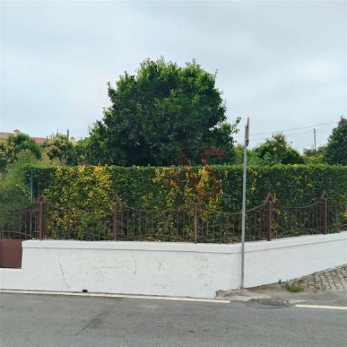 Moradia T3 para remodelar com terreno de 1.514 m² em Silvares, Guimarães