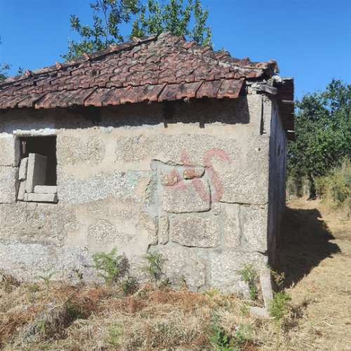 Moradia T1 para Reconstrução com Terreno de 22.000 m² – Constance, Marco de Canaveses