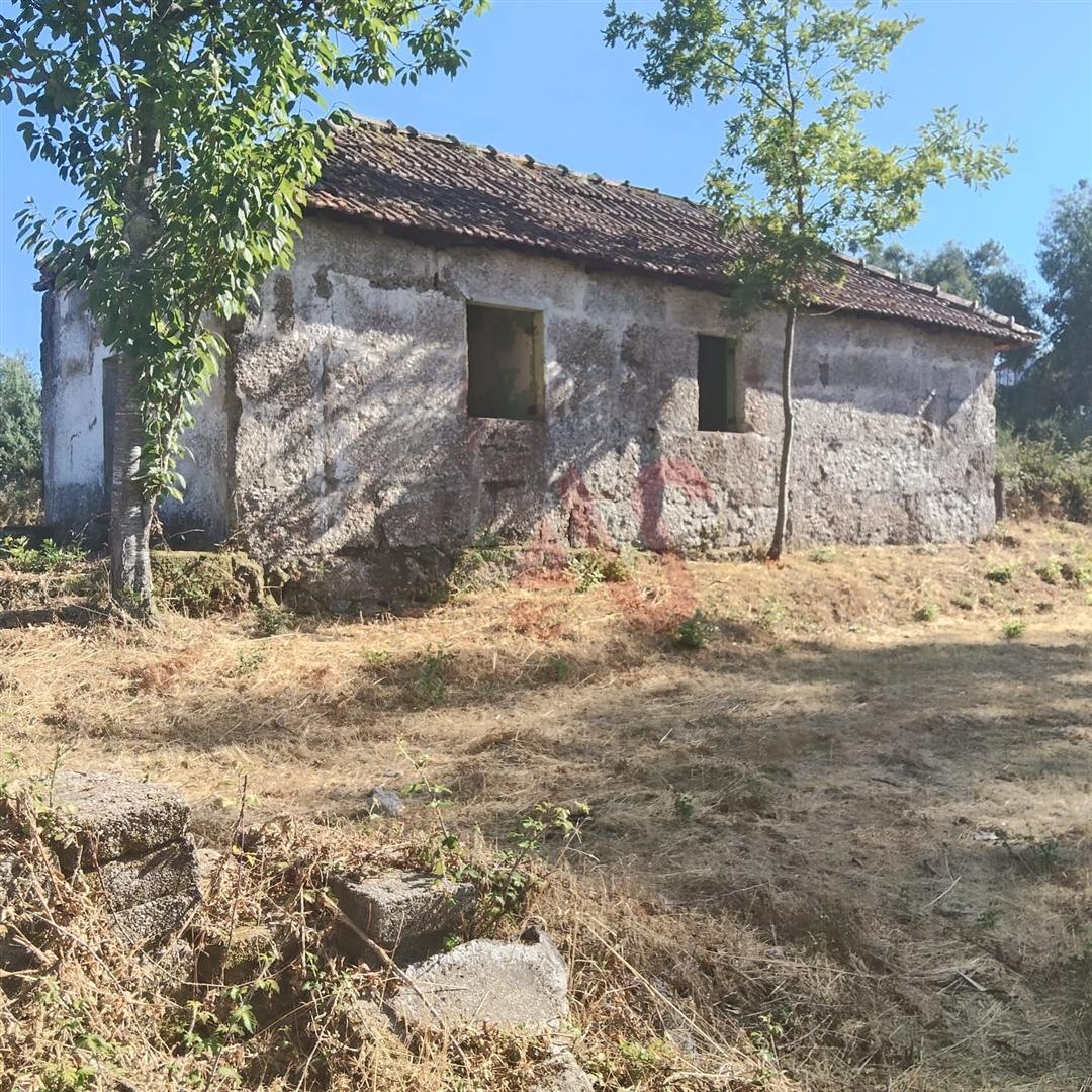 Moradias em Terreno de 29.078 m² em Marco de Canaveses