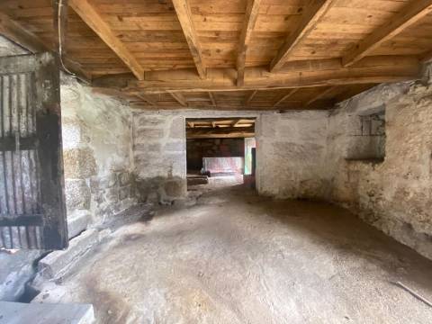 Quinta com 28.721,36 m² em Silvares, Lousada