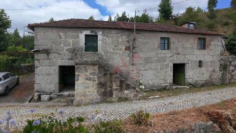 Quinta com 28.721,36 m² em Silvares, Lousada