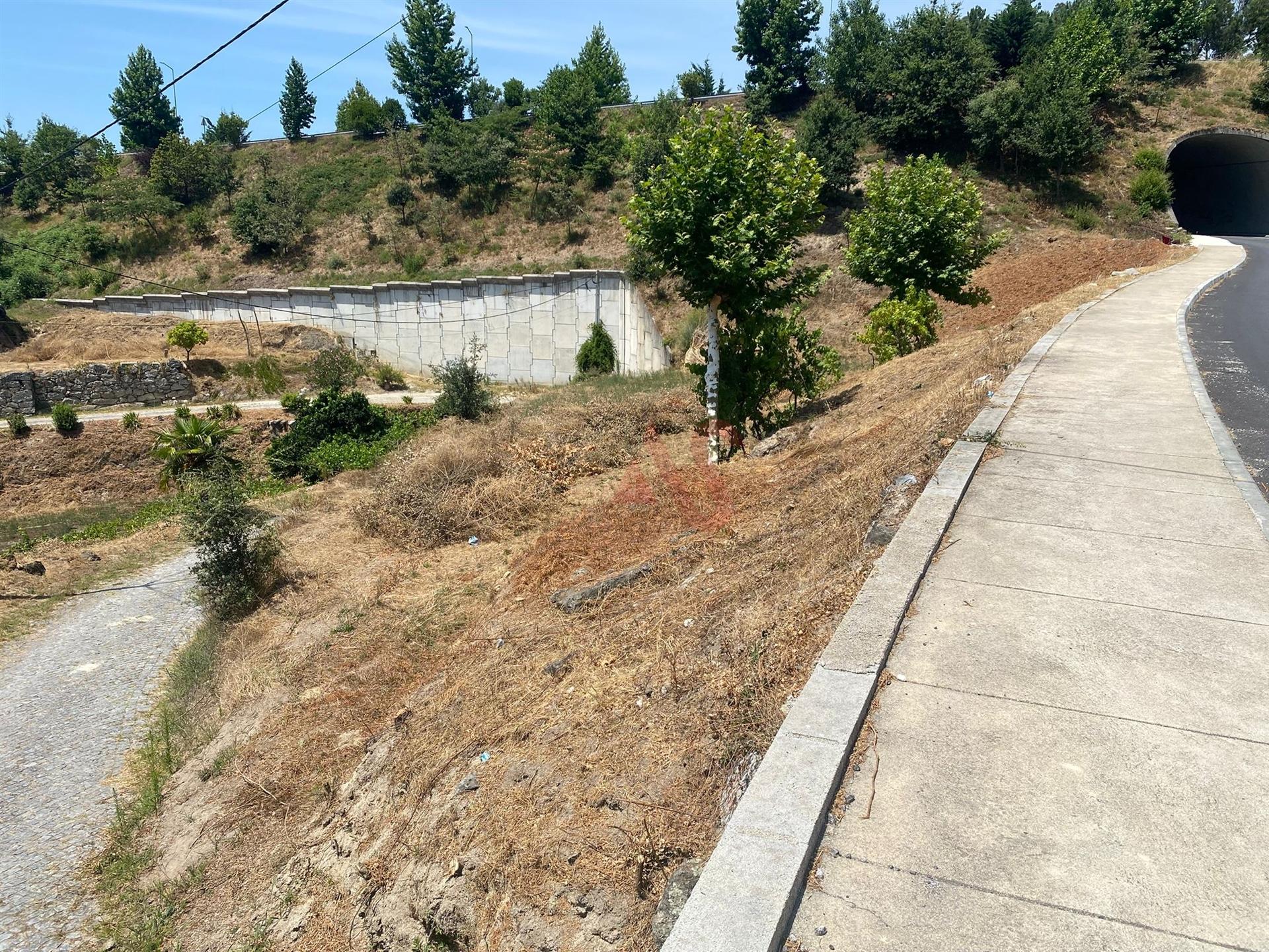 Terreno de construção com 816 m² em Silvares, Lousada