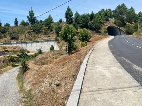 Terreno de construção com 816 m² em Silvares, Lousada